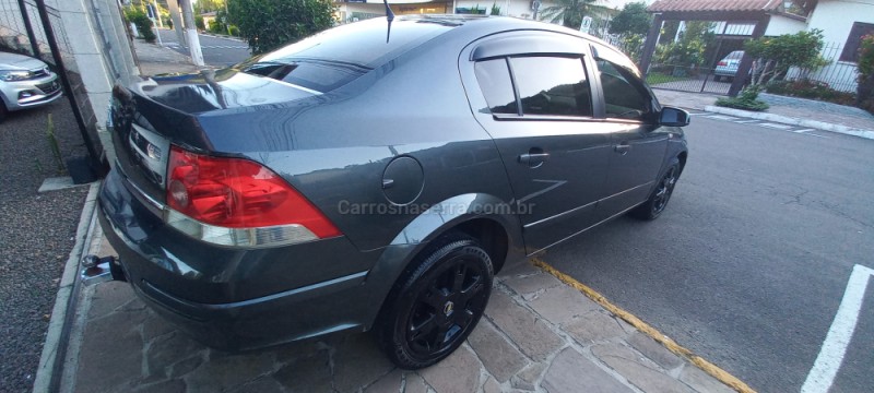 VECTRA 2.0 MPFI ELEGANCE 8V 140CV FLEX 4P MANUAL - 2006 - PICADA CAFé