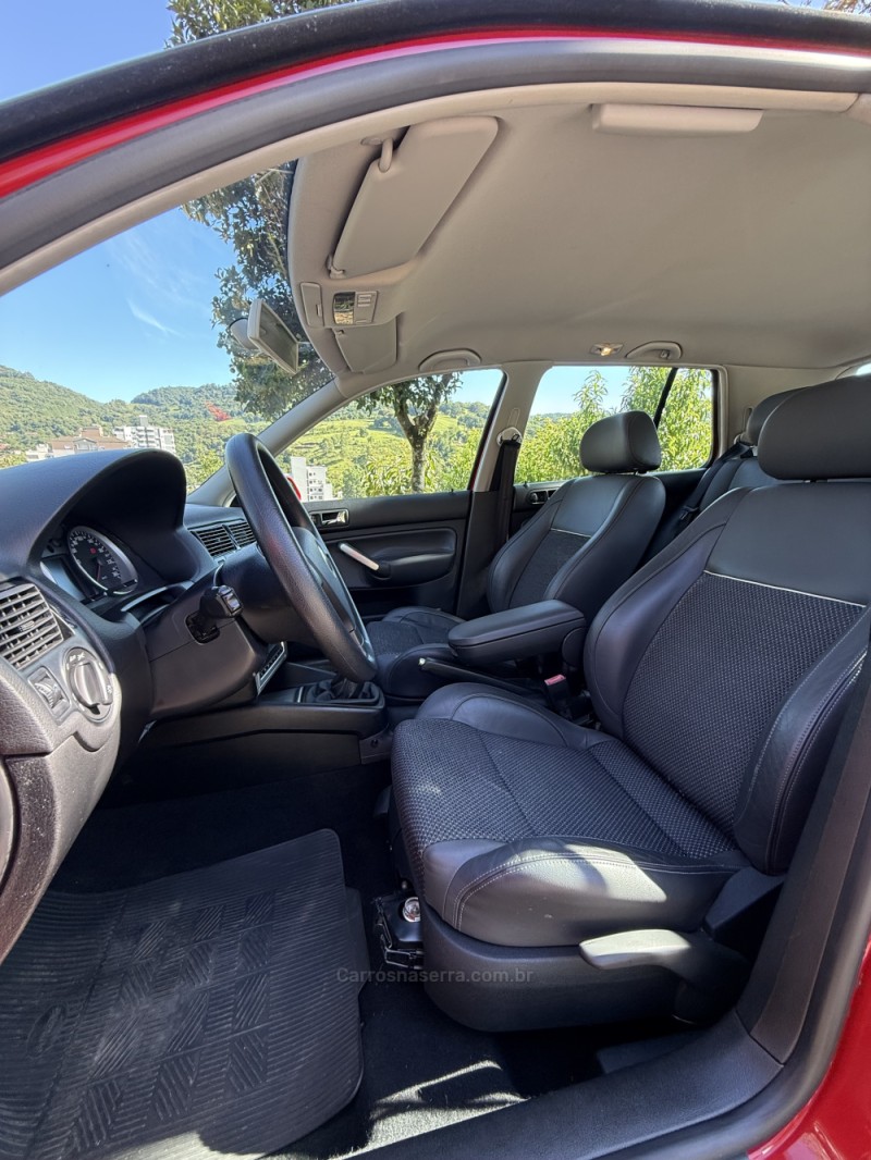 GOLF 1.6 MI SPORTLINE 8V FLEX 4P MANUAL - 2010 - NOVA ARAçá