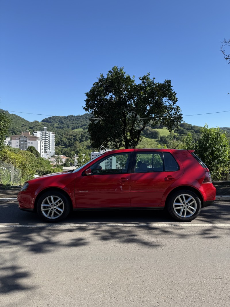 GOLF 1.6 MI SPORTLINE 8V FLEX 4P MANUAL - 2010 - NOVA ARAçá