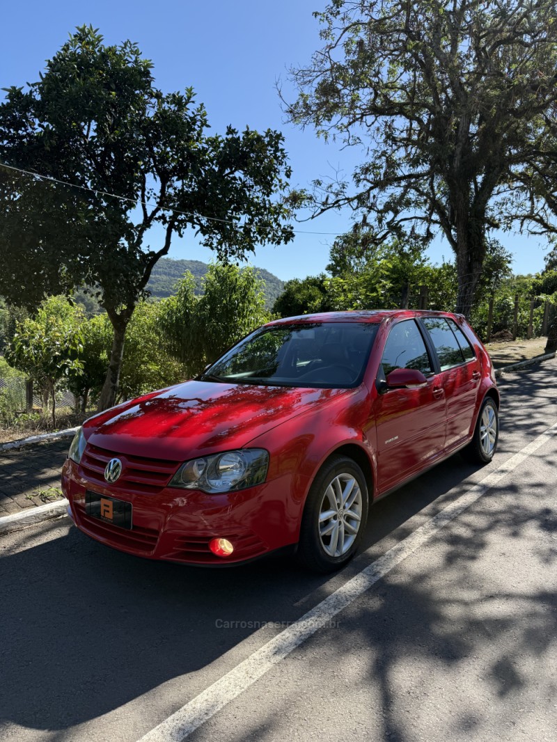 GOLF 1.6 MI SPORTLINE 8V FLEX 4P MANUAL - 2010 - NOVA ARAçá