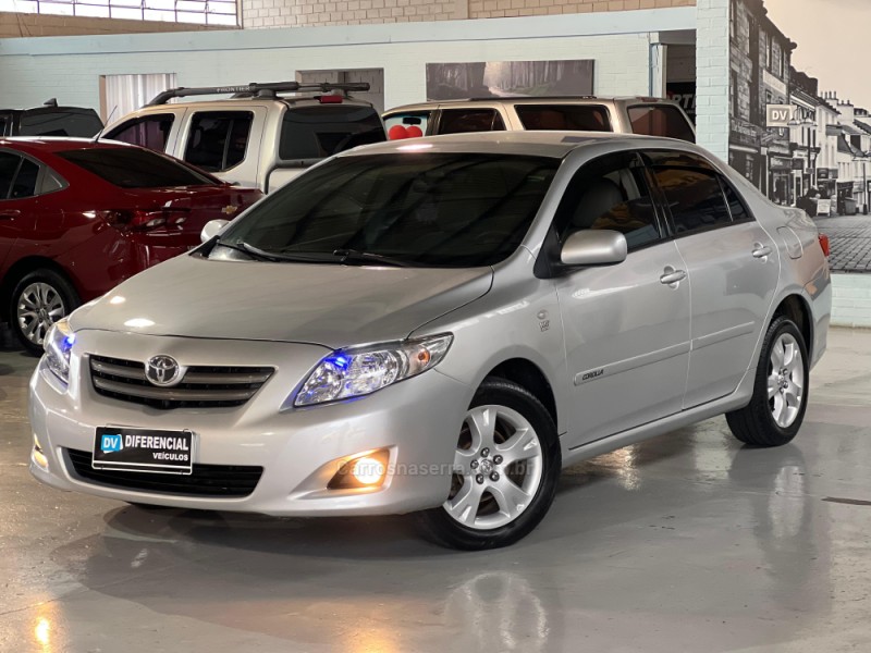 TOYOTA - COROLLA - 2010/2011 - Prata - R$ 59.900,00