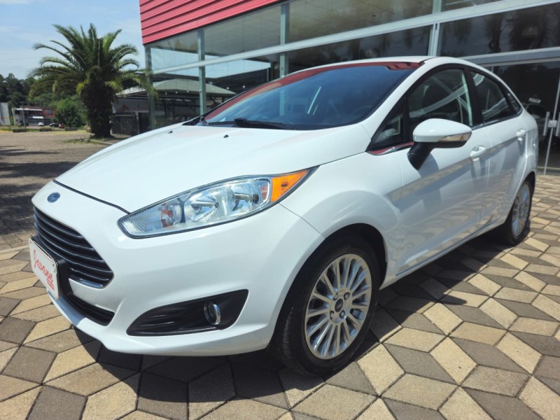 FIESTA 1.6 TITANIUM PLUS SEDAN 16V FLEX 4P AUTOMÁTICO - 2015 - BOM PRINCíPIO