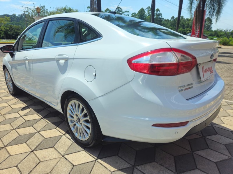 FIESTA 1.6 TITANIUM PLUS SEDAN 16V FLEX 4P AUTOMÁTICO - 2015 - BOM PRINCíPIO