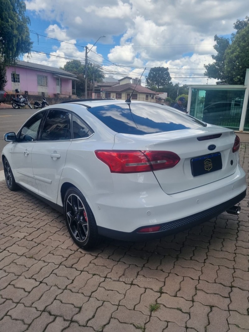 FOCUS 2.0 TITANIUM PLUS SEDAN 16V FLEX 4P AUTOMÁTICO - 2016 - PASSO FUNDO