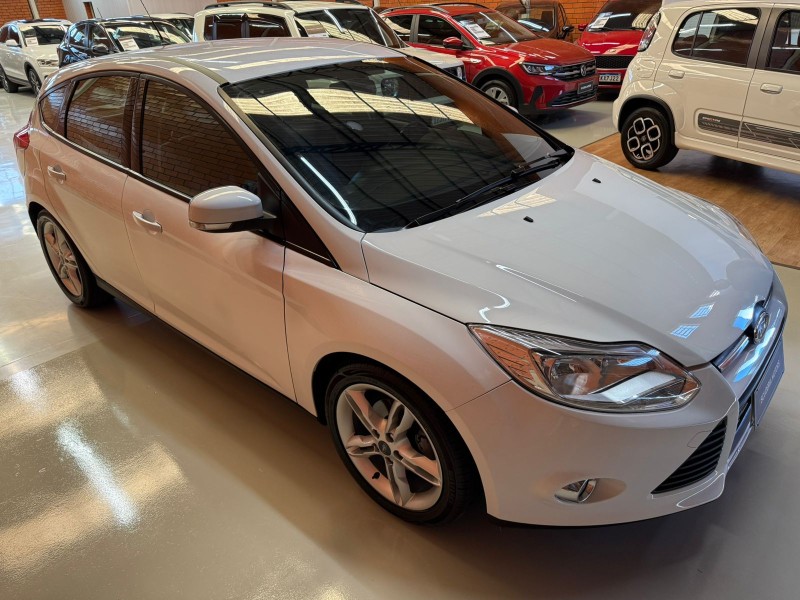 FOCUS 2.0 SE HATCH 16V FLEX 4P AUTO - 2015 - BENTO GONçALVES