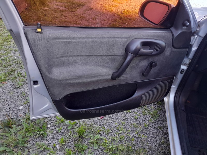 CORSA 1.0 MPFI MILENIUM 8V GASOLINA 4P MANUAL - 2002 - VERANóPOLIS