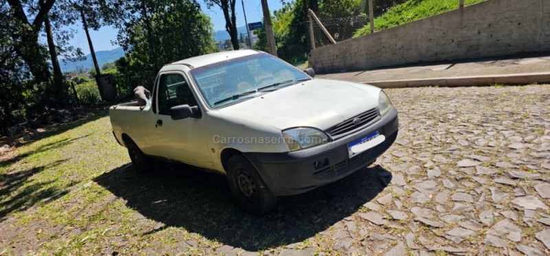 courier 1.6 mpi l 8v gasolina 2p manual 2005 ivoti