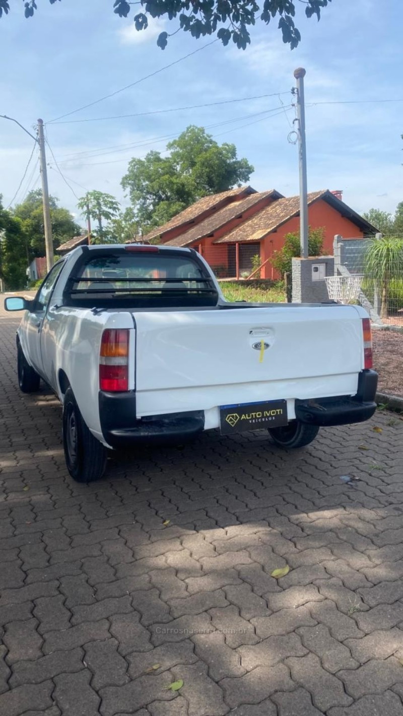 COURIER 1.6 MPI L 8V GASOLINA 2P MANUAL - 2005 - IVOTI