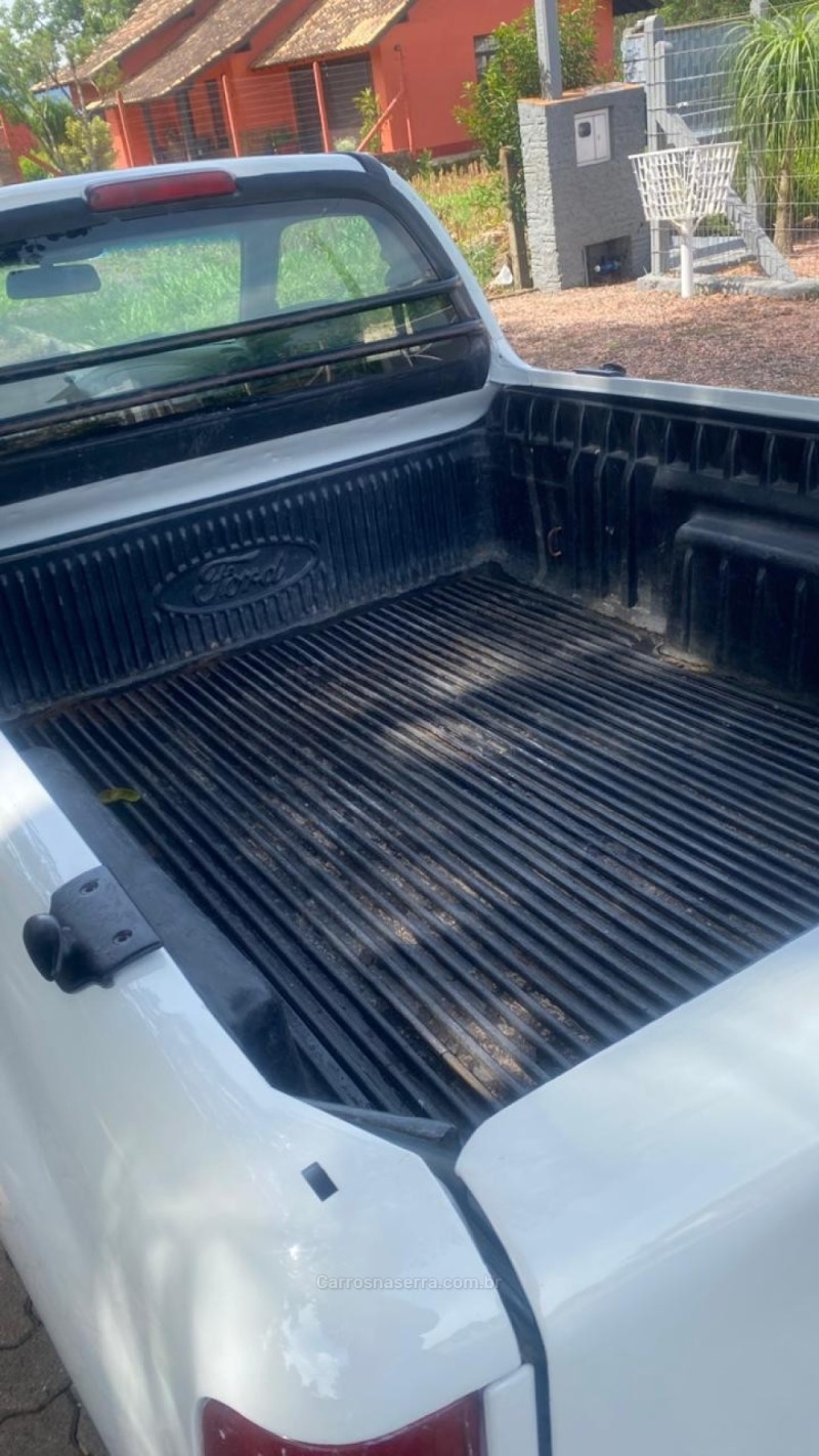 COURIER 1.6 MPI L 8V GASOLINA 2P MANUAL - 2005 - IVOTI