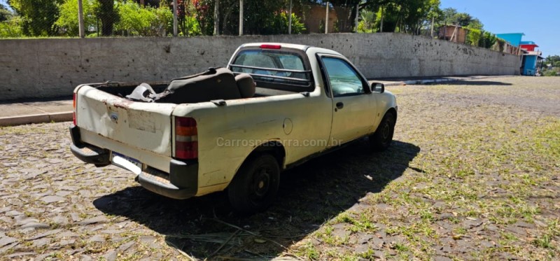 COURIER 1.6 MPI L 8V GASOLINA 2P MANUAL - 2005 - IVOTI