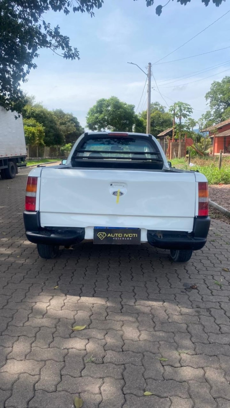 COURIER 1.6 MPI L 8V GASOLINA 2P MANUAL - 2005 - IVOTI