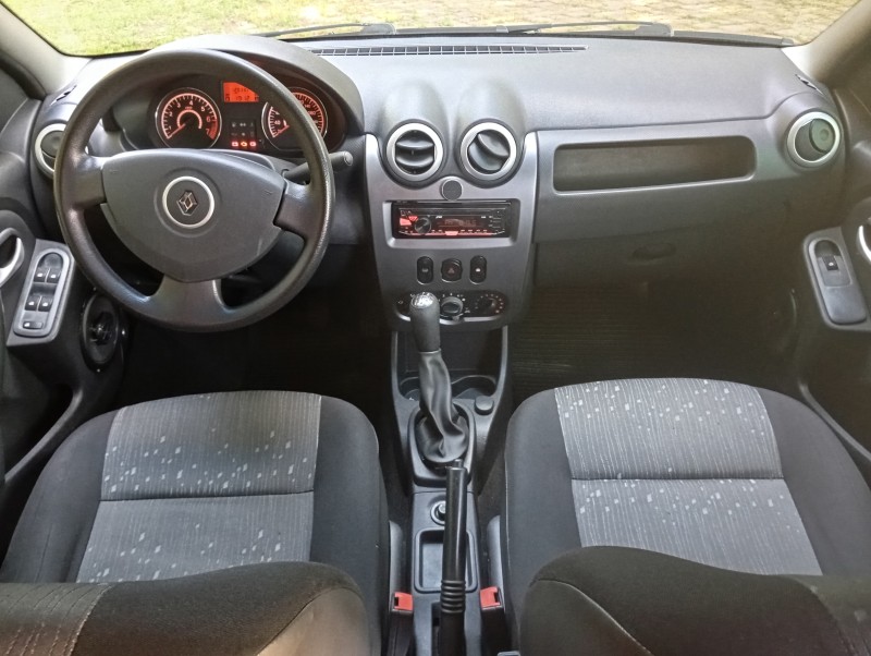 LOGAN 1.6 EXPRESSION 8V HI-FLEX 4P MANUAL - 2011 - CAXIAS DO SUL