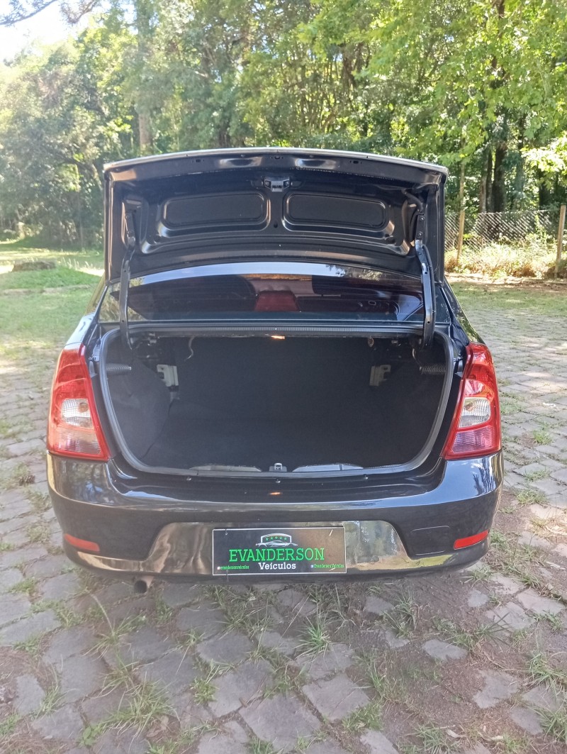 LOGAN 1.6 EXPRESSION 8V HI-FLEX 4P MANUAL - 2011 - CAXIAS DO SUL