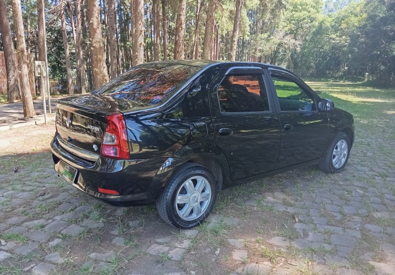 LOGAN 1.6 EXPRESSION 8V HI-FLEX 4P MANUAL - 2011 - CAXIAS DO SUL