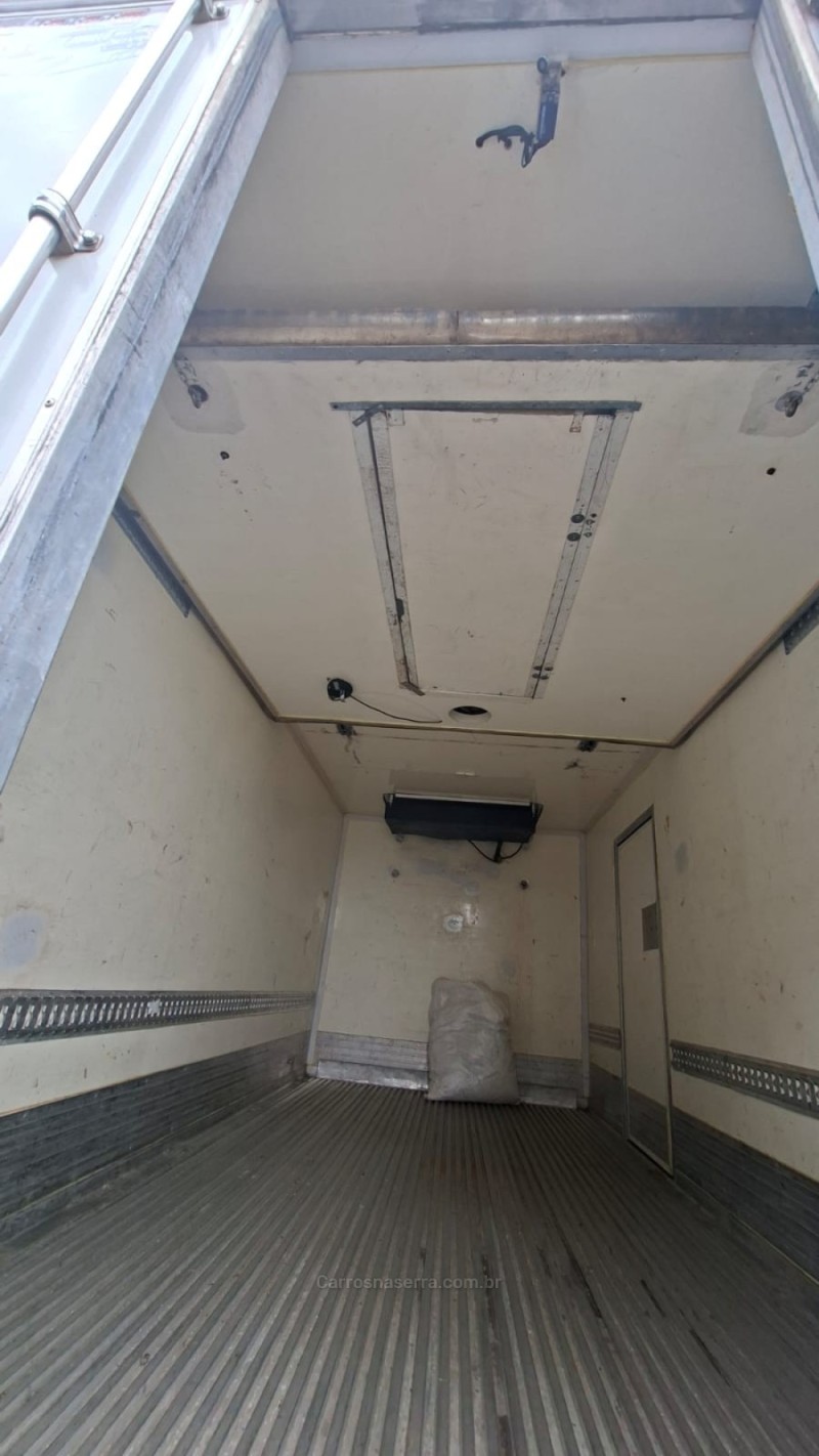 9-160 E DELIVERY - 2013 - PORTãO