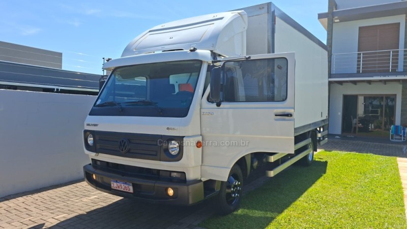 9-160 E DELIVERY - 2013 - PORTãO