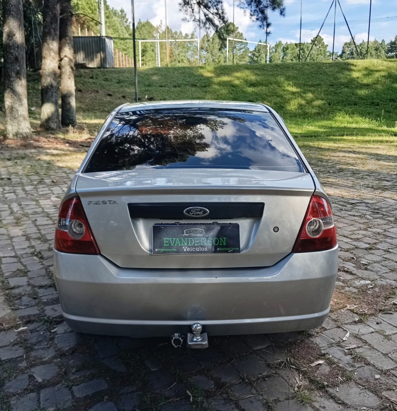 FIESTA 1.6 MPI SEDAN 8V FLEX 4P MANUAL - 2006 - CAXIAS DO SUL
