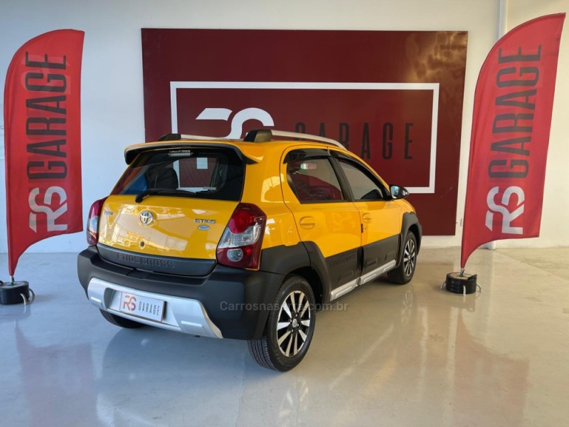 ETIOS CROSS 1.5 16V FLEX 4P MANUAL - 2014 - NOVO HAMBURGO
