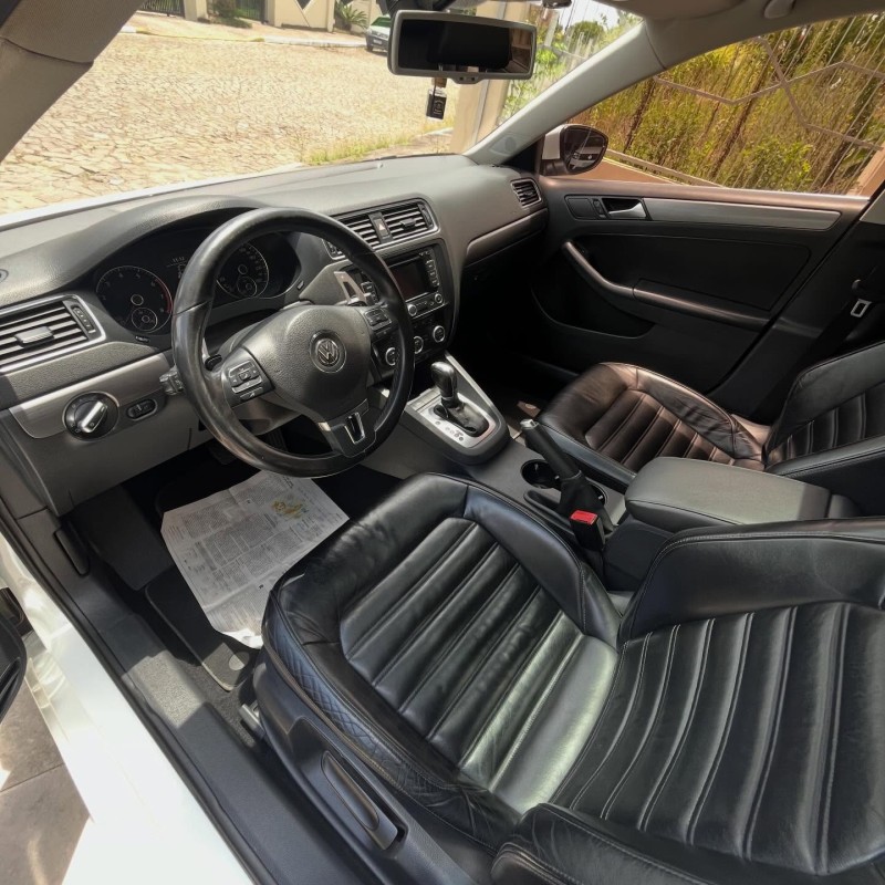 JETTA 2.0 TSI HIGHLINE 211CV GASOLINA 4P TIPTRONIC - 2014 - NOVA PETRóPOLIS