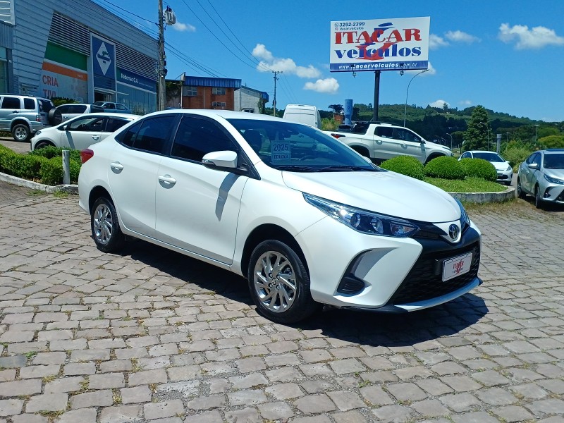 yaris 1.5 16v flex sedan xs multidrive4 2025 flores da cunha