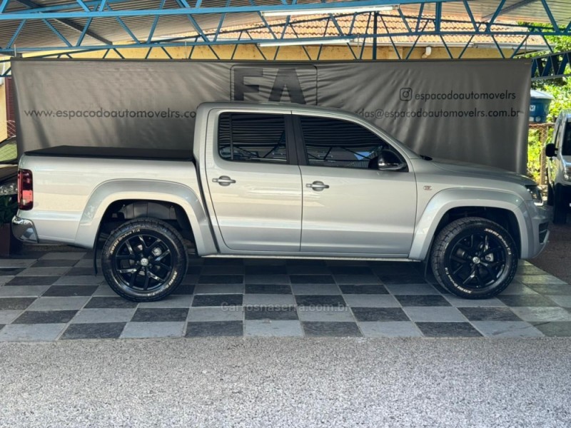 AMAROK 3.0 V6 TDI HIGHLINE CD DIESEL 4MOTION AUTOMÁTICO - 2021 - NOVA PRATA
