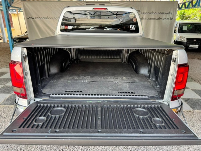 AMAROK 3.0 V6 TDI HIGHLINE CD DIESEL 4MOTION AUTOMÁTICO - 2021 - NOVA PRATA