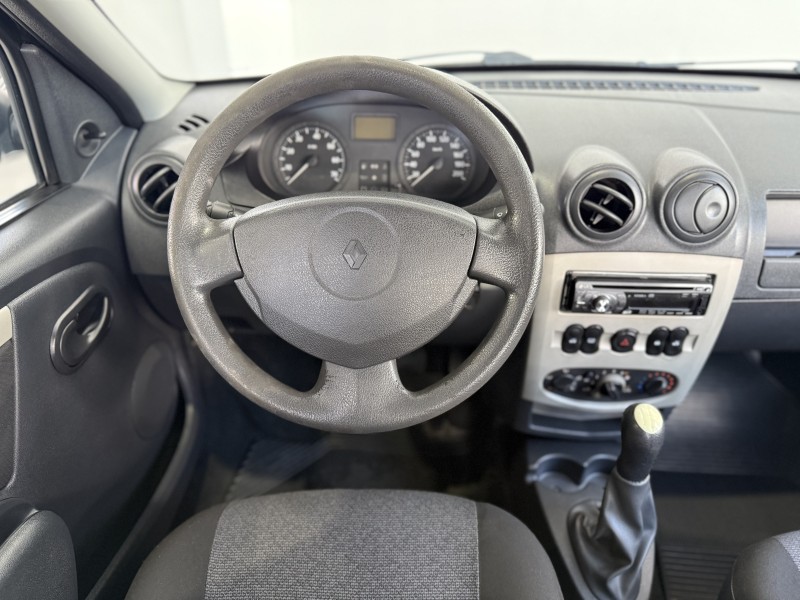 LOGAN 1.6 EXPRESSION 8V HI-FLEX 4P MANUAL - 2010 - CAXIAS DO SUL