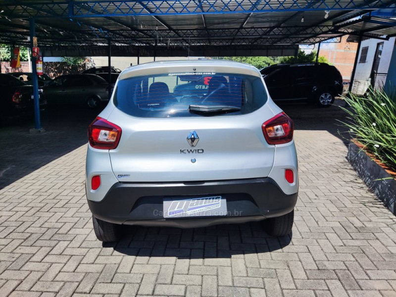 KWID 1.0 12V SCE FLEX INTENSE MANUAL - 2023 - CANELA