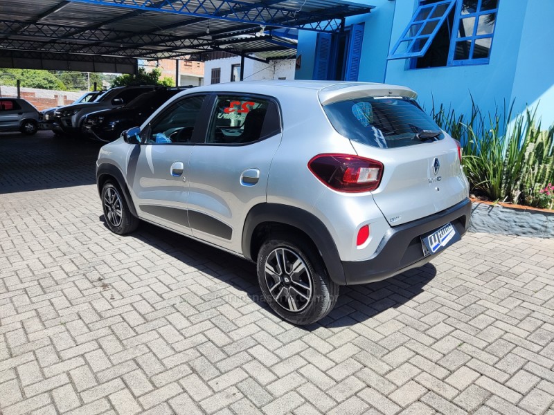KWID 1.0 12V SCE FLEX INTENSE MANUAL - 2023 - CANELA