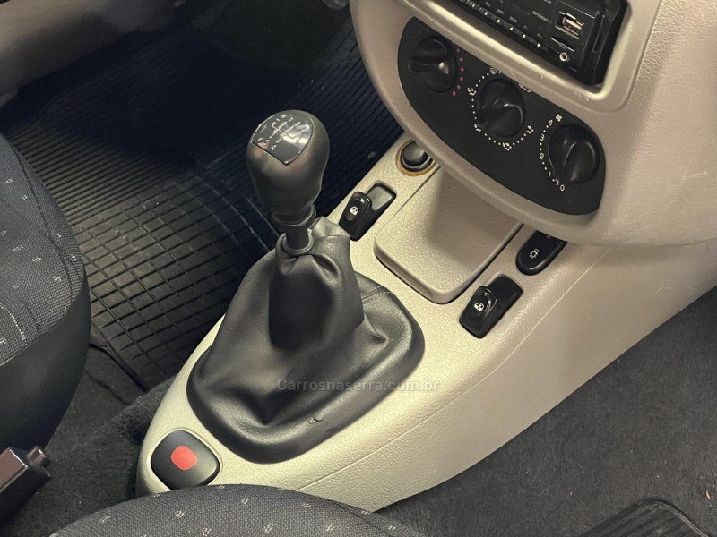 CLIO 1.0 EXPRESSION 16V GASOLINA 2P MANUAL - 2004 - BENTO GONçALVES