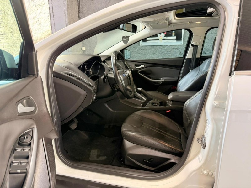 FOCUS 2.0 TITANIUM PLUS HATCH 16V FLEX 4P AUTO - 2015 - FARROUPILHA