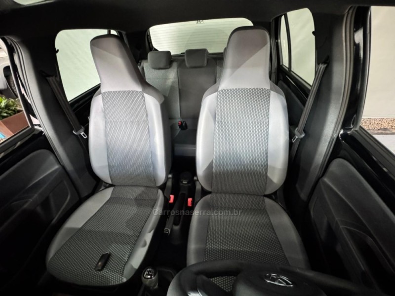 UP 1.0 TRACK UP 12V FLEX 4P MANUAL - 2017 - NOVA PRATA