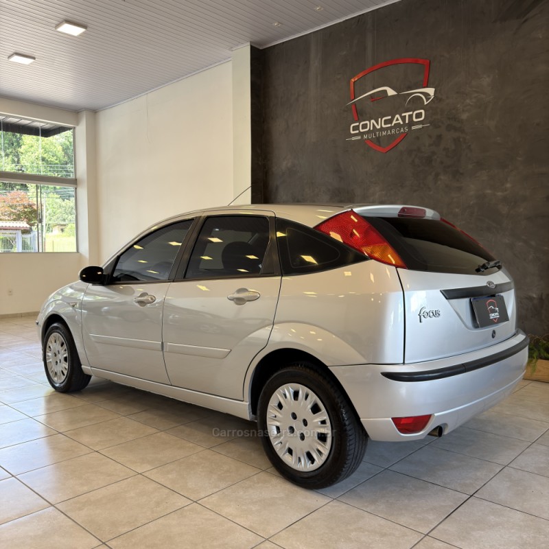 FOCUS 1.6 GL 8V FLEX 4P MANUAL - 2006 - FARROUPILHA