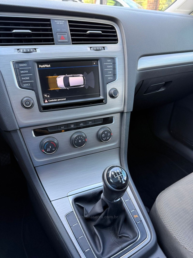 GOLF 1.0 TSI COMFORTLINE 12V TOTAL FLEX 4P MANUAL - 2017 - CANELA