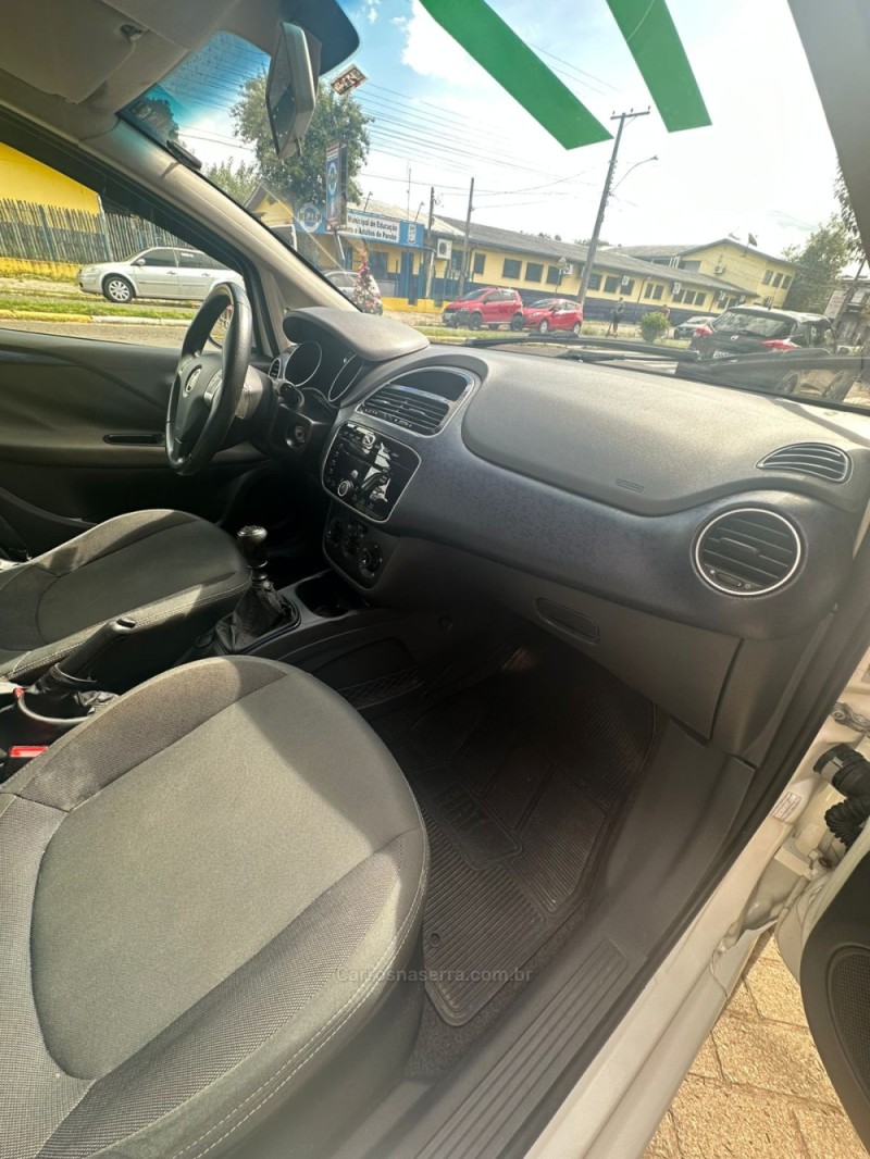 PUNTO 1.4 ATTRACTIVE 8V FLEX 4P MANUAL - 2017 - PAROBé