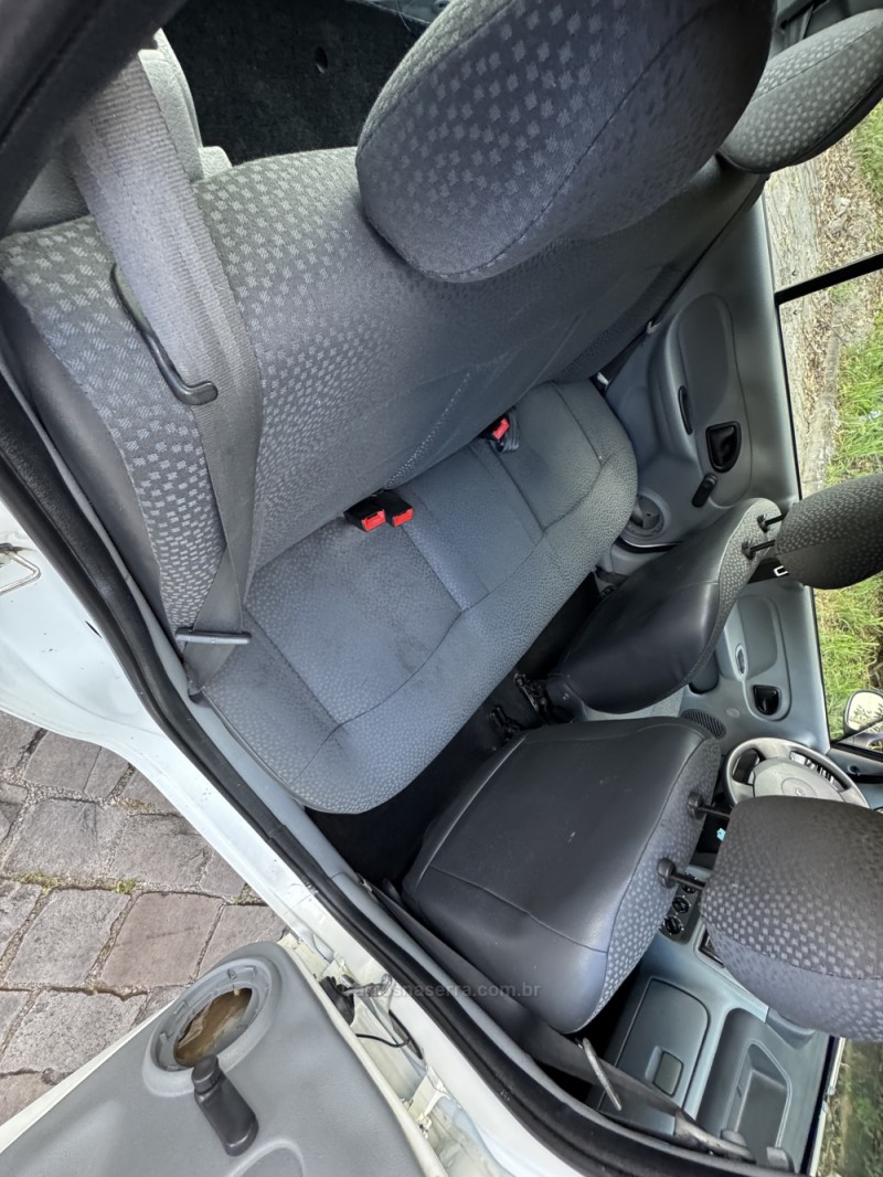 CLIO 1.0 EXPRESSION 16V FLEX 4P MANUAL - 2011 - CAXIAS DO SUL