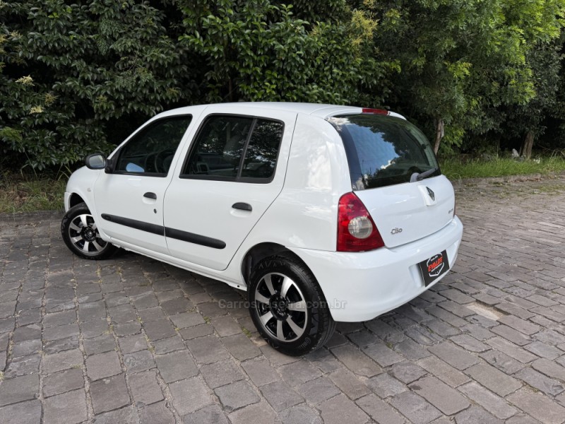 CLIO 1.0 EXPRESSION 16V FLEX 4P MANUAL - 2011 - CAXIAS DO SUL