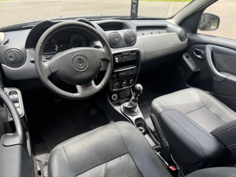 DUSTER 2.0 DYNAMIQUE 4X4 16V FLEX 4P MANUAL - 2014 - GRAMADO