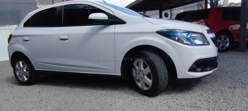 ONIX 1.4 MPFI LT 8V FLEX 4P MANUAL - 2013 - FARROUPILHA