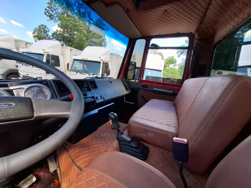 CARGO 2428 E T 3 EIXOS - 2006 - PORTãO