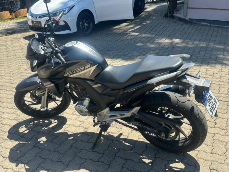 CB 250F TWISTER ABS - 2022 - CANELA