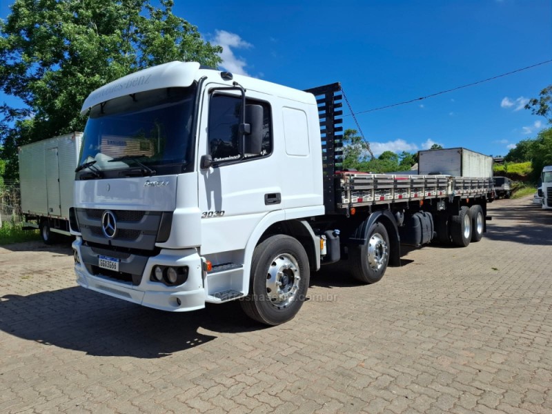 atego 3030 8x2 2017 portao