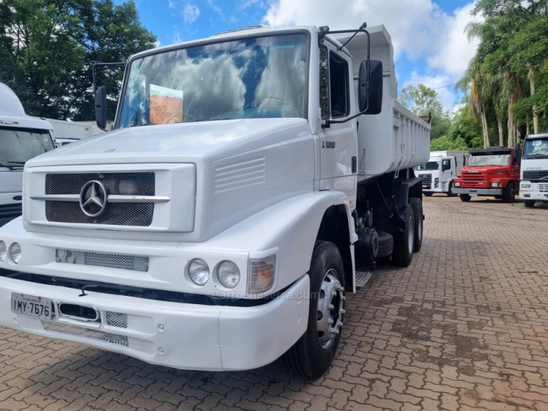 l 1620 3 eixos 2006 portao