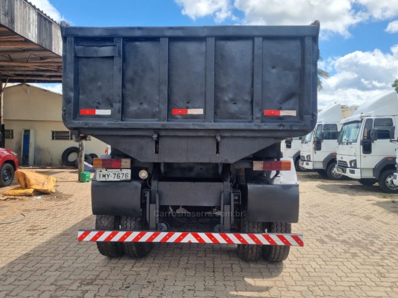 L-1620 3 EIXOS - 2006 - PORTãO