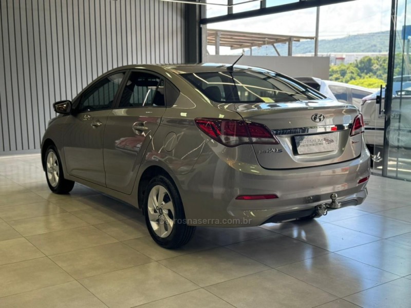 HB20S 1.0 COMFORT STYLE 12V TURBO FLEX 4P MANUAL - 2017 - DOIS IRMãOS