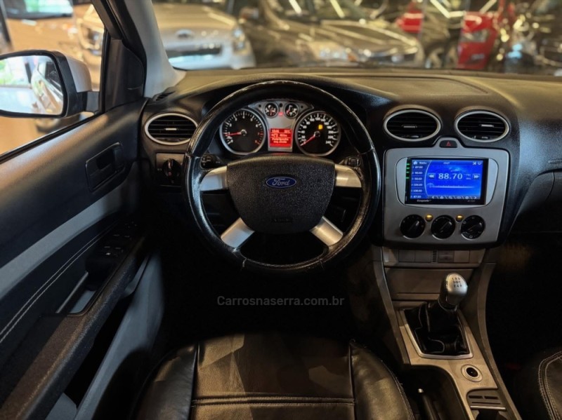 FOCUS 1.6 SE 16V FLEX 4P MANUAL - 2013 - NOVO HAMBURGO