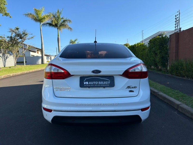 FIESTA 1.6 TITANIUM SEDAN 16V FLEX 4P AUTOMÁTICO - 2015 - SãO LEOPOLDO