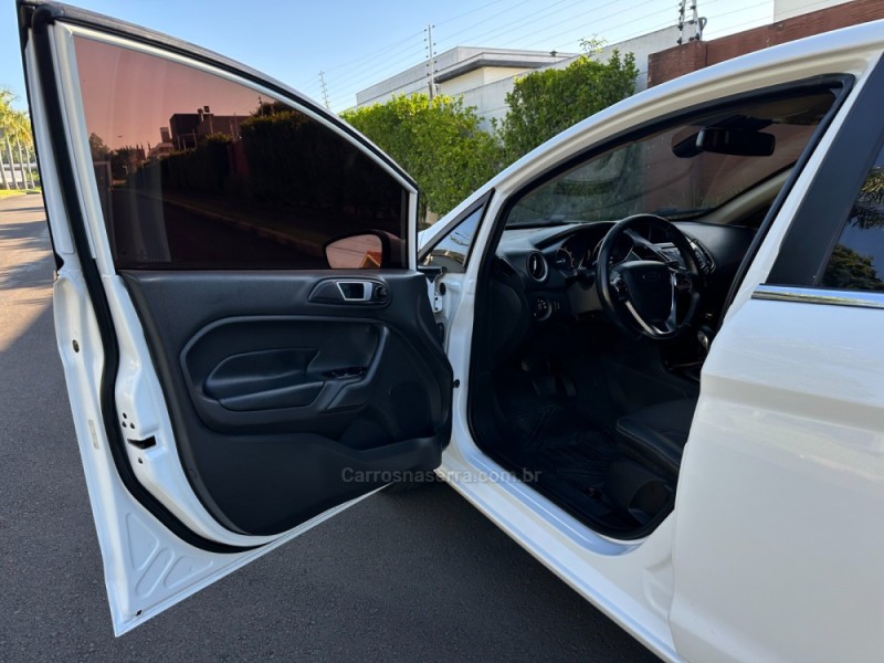 FIESTA 1.6 TITANIUM SEDAN 16V FLEX 4P AUTOMÁTICO - 2015 - SãO LEOPOLDO