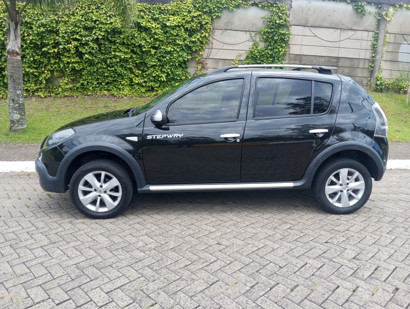 SANDERO 1.6 STEPWAY 16V DYNAMIQUE FLEX 4P MANUAL - 2013 - CAXIAS DO SUL