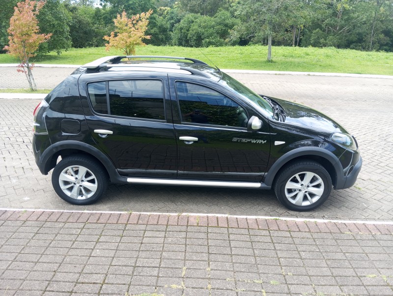 SANDERO 1.6 STEPWAY 16V DYNAMIQUE FLEX 4P MANUAL - 2013 - CAXIAS DO SUL